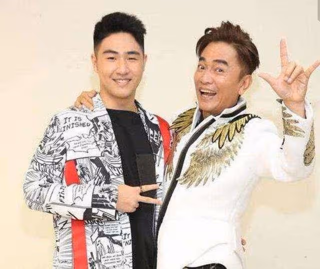吳宗憲交2萬保費救兒,獨子走出法院畫面曝光,雙手合十滿臉憔悴
