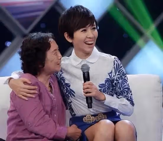 美女主持人歐陽夏丹的「謎」:為了母親離開央視,究竟值不值得?