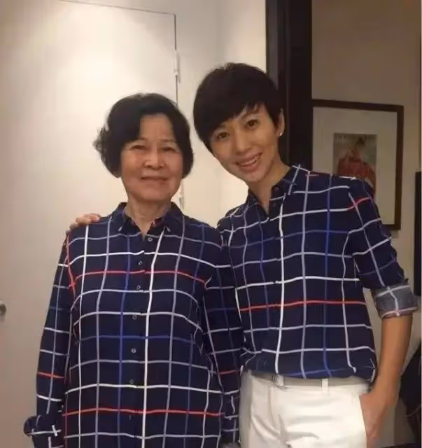 美女主持人歐陽夏丹的「謎」:為了母親離開央視,究竟值不值得?