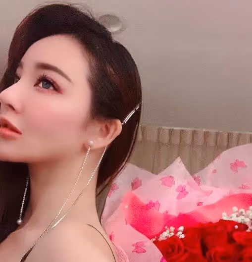 劉雨欣瘋狂迷戀整容，步步驚心後越發大膽，尖下巴鼻子看著真嚇人