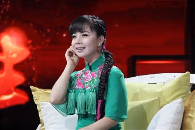 國家一級演員:因買不起房,回到農村種田,如今放牛種田成日常