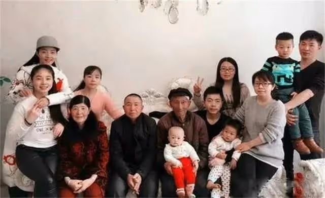 國家一級演員:因買不起房,回到農村種田,如今放牛種田成日常