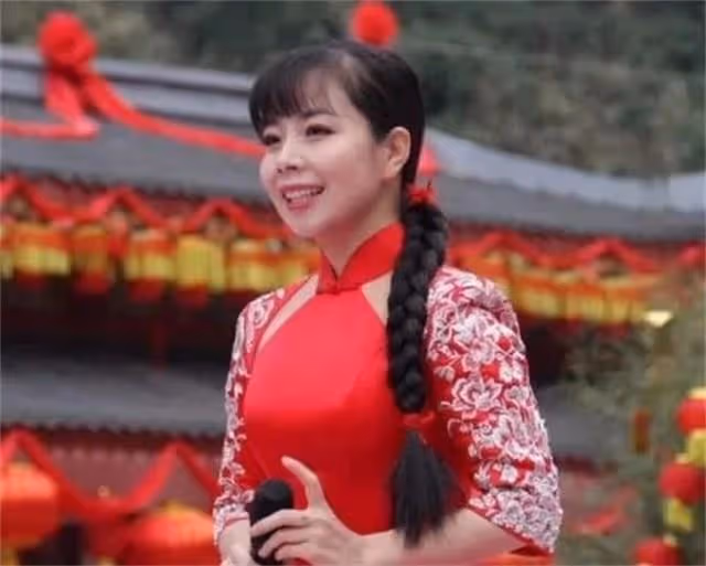 國家一級演員:因買不起房,回到農村種田,如今放牛種田成日常
