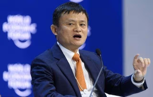國家一級演員:因買不起房,回到農村種田,如今放牛種田成日常