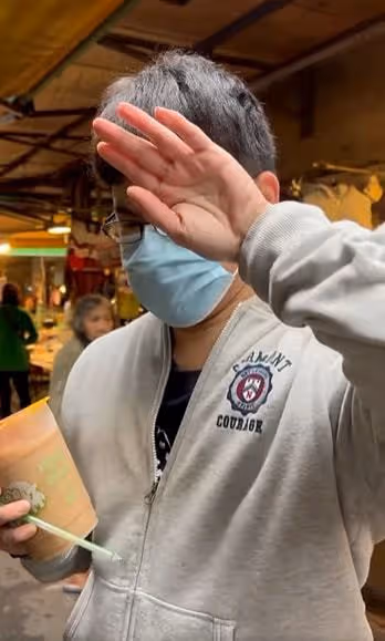 28歲網紅逛菜市場被猥褻!遭陌生男摸大腿,當場發飆對方慌忙逃跑