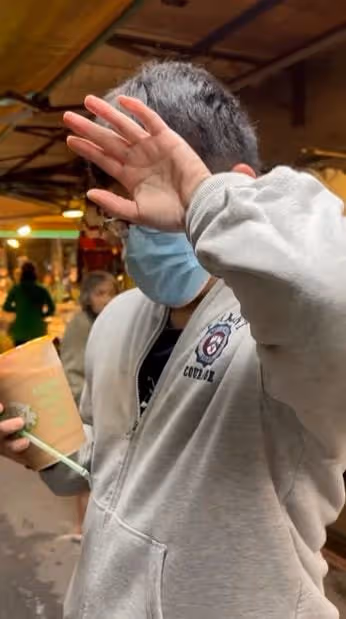 28歲網紅逛菜市場被猥褻!遭陌生男摸大腿,當場發飆對方慌忙逃跑