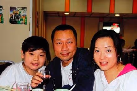 黎耀祥兒子長相曝光，被網友嘲諷太醜，還送人外號小豬八戒！