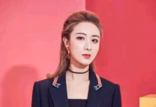 陳亞男離婚21天首發文,回朱家無望,自己直播遇夭折
