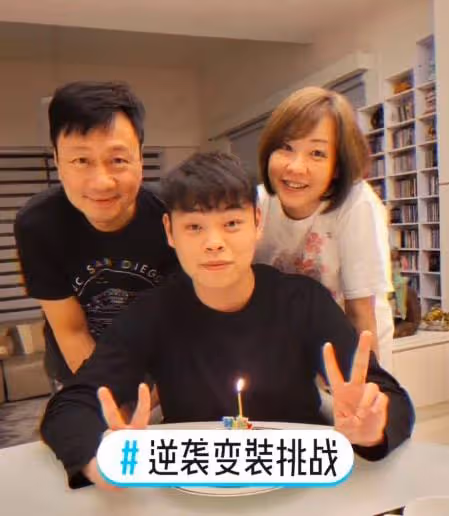 黎耀祥兒子長相曝光，被網友嘲諷太醜，還送人外號小豬八戒！