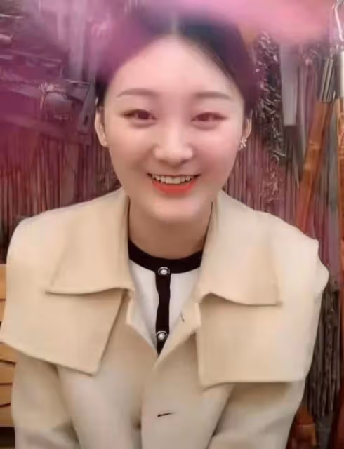靠大衣哥出名後,陳亞男火速離婚,背後還有更扎心的真相