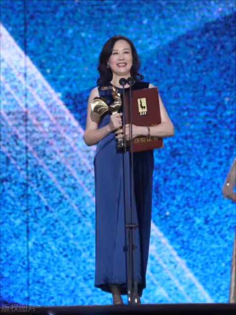 靠大衣哥出名後,陳亞男火速離婚,背後還有更扎心的真相