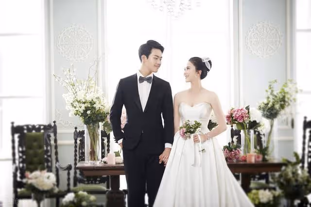靠大衣哥出名後,陳亞男火速離婚,背後還有更扎心的真相