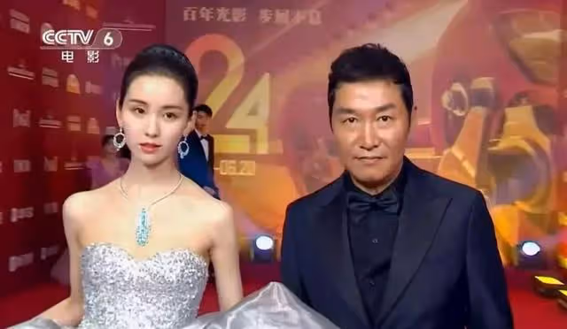 女演員的底氣是裝不出來的，馬麗淡定從容，陳都靈尷尬露怯