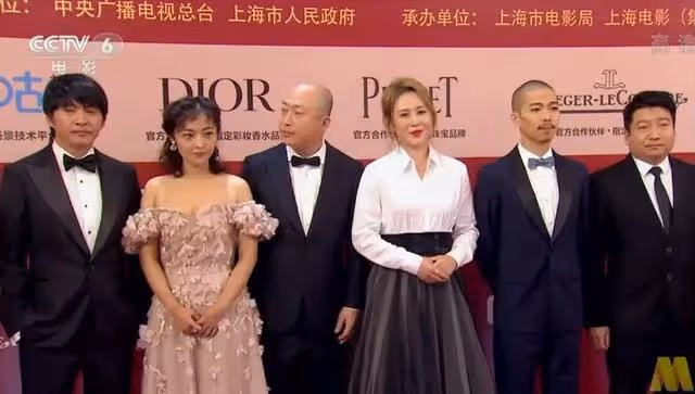 女演員的底氣是裝不出來的,馬麗淡定從容,陳都靈尷尬露怯