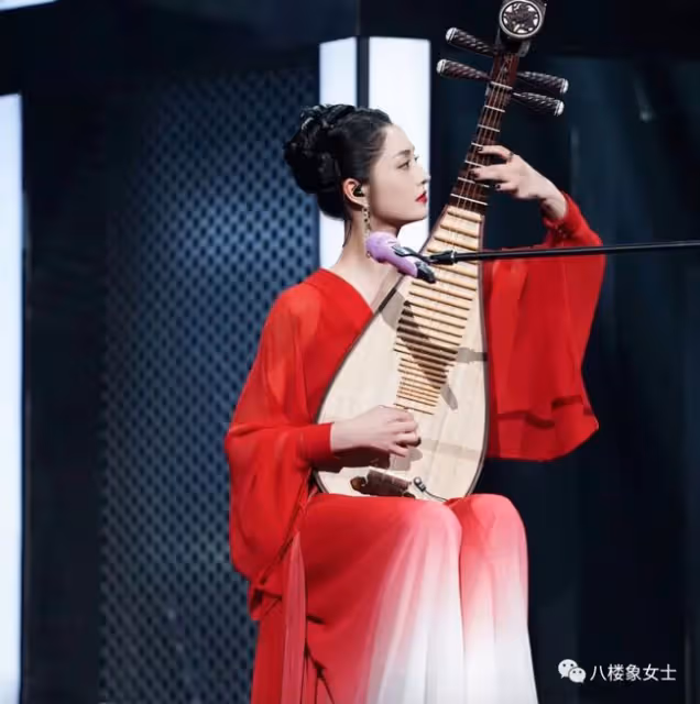 她六年前因為這個火,六年前還是一樣