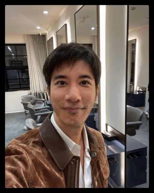 王力宏網店正常經營,主播曬高價演出服惹爭議,賣力帶貨不受影響