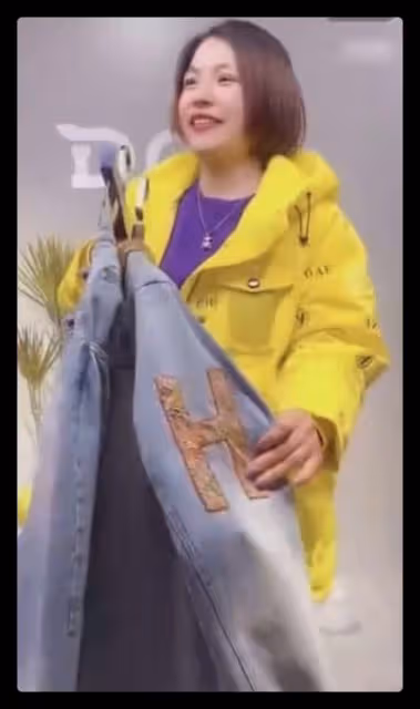 王力宏網店正常經營,主播曬高價演出服惹爭議,賣力帶貨不受影響