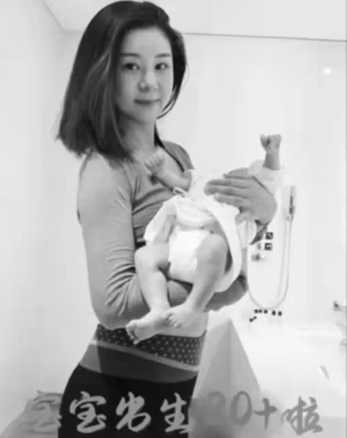 李小萌產後20天曬孕肚照,回顧孕期變化,溫馨記錄兒子成長過程