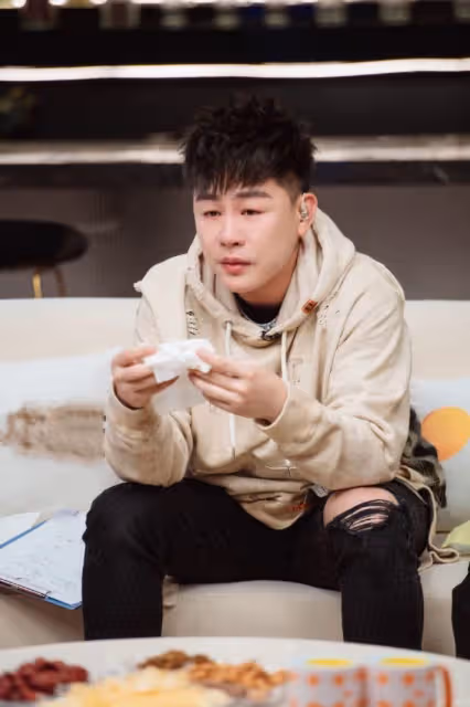 這還是胡彥斌嗎？照片放出爆上熱搜，到底是減肥了還是整容了？