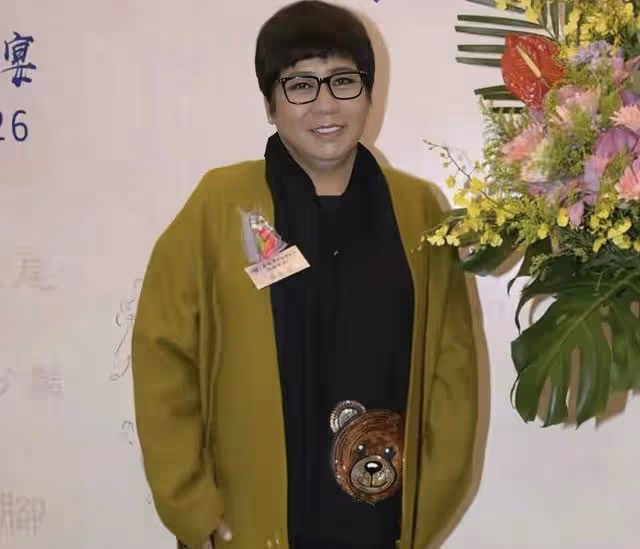 香港著名歌手已接受第4次腫瘤切除手術,未婚產女當單親媽媽多年