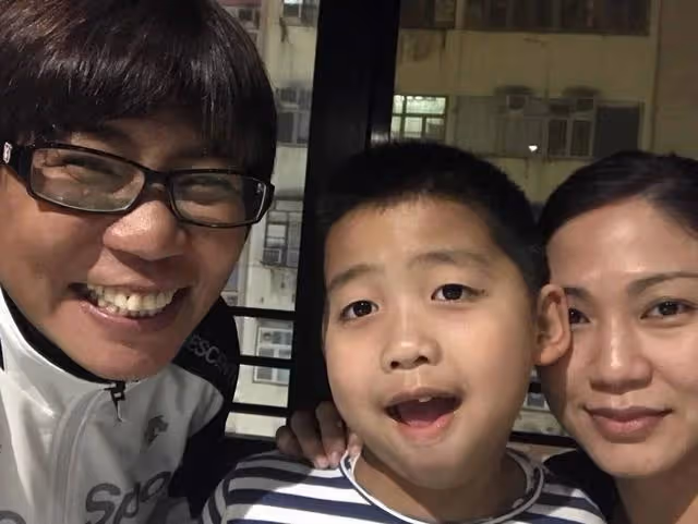 香港著名歌手已接受第4次腫瘤切除手術,未婚產女當單親媽媽多年