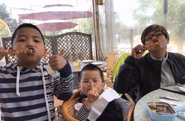 香港著名歌手已接受第4次腫瘤切除手術，未婚產女當單親媽媽多年