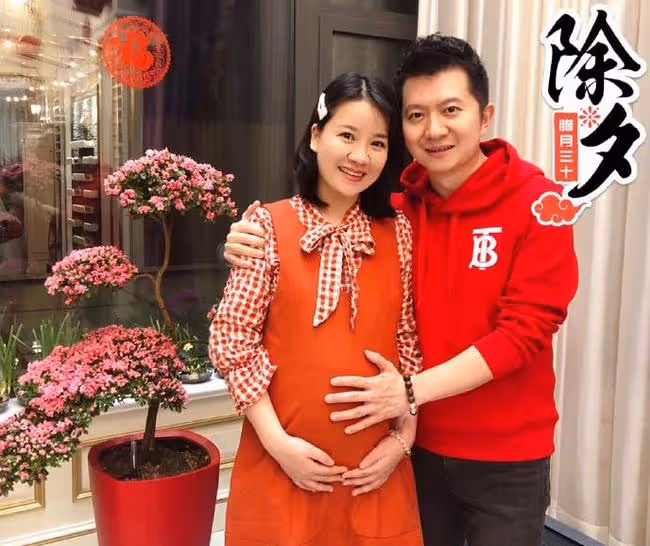 央視名主持回懟網友!高齡懷孕生子被調侃成低俗玩笑,直言太過分