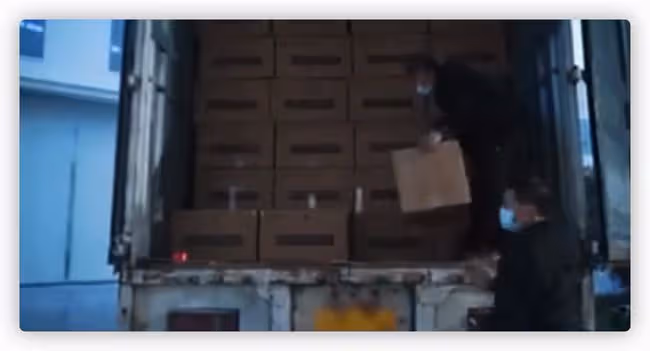 眾人馳援西安:吃播網紅捐款百萬,辛巴主播捐口罩,苗阜送愛心餐
