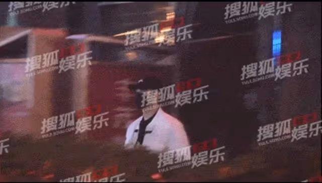 黃曉明生活太瀟灑,泡吧嗨到凌晨回酒店,baby卻忙於各個盛典活動
