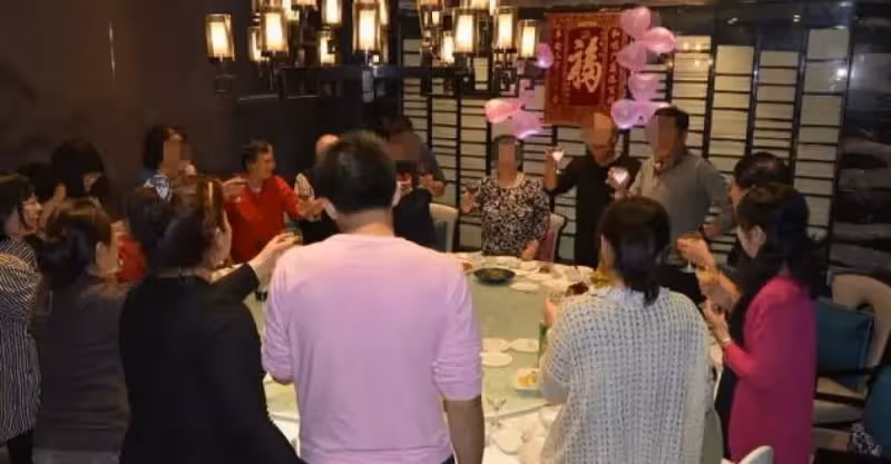 婆婆過生日我包2000，卻遭妯娌諷刺200，我拆開她紅包後傻眼了