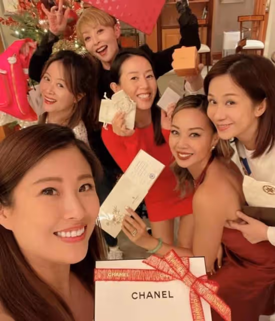 疑打算出席頒獎禮!前TVB視後回港曬與曾志偉合照,二人私交甚篤