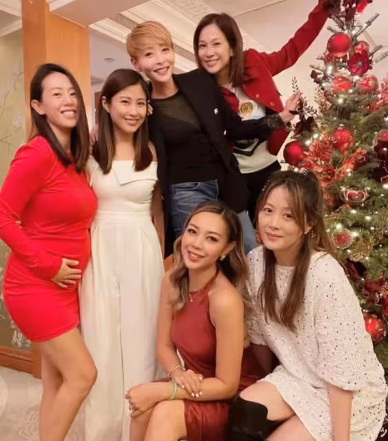 疑打算出席頒獎禮!前TVB視後回港曬與曾志偉合照,二人私交甚篤