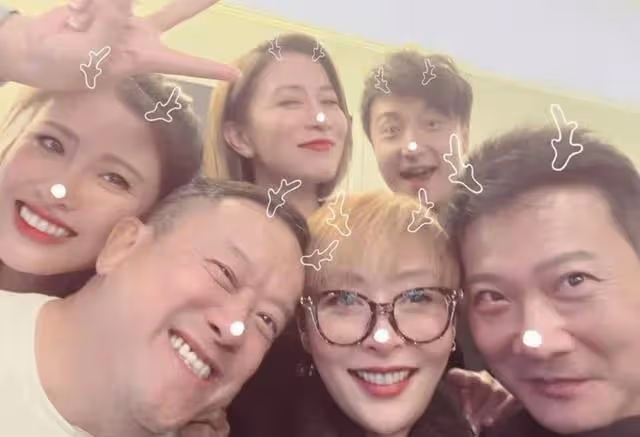 疑打算出席頒獎禮!前TVB視後回港曬與曾志偉合照,二人私交甚篤
