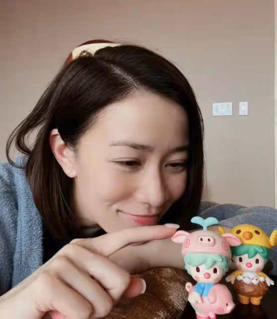 疑打算出席頒獎禮!前TVB視後回港曬與曾志偉合照,二人私交甚篤
