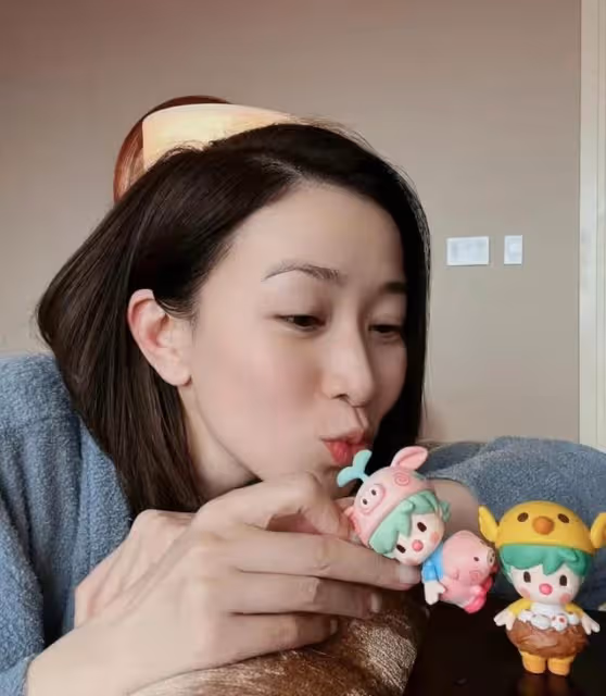 疑打算出席頒獎禮!前TVB視後回港曬與曾志偉合照,二人私交甚篤