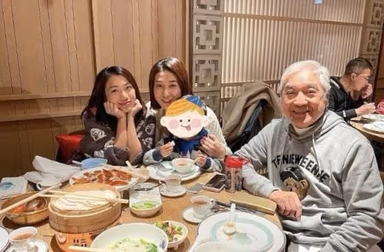 鍾嘉欣返港製造回憶殺,見完林文龍,再與《護花危情》拍檔敘舊