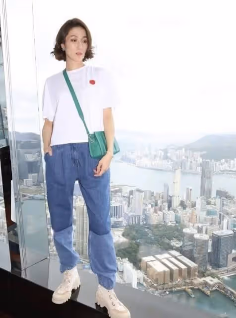 鍾嘉欣返港製造回憶殺,見完林文龍,再與《護花危情》拍檔敘舊