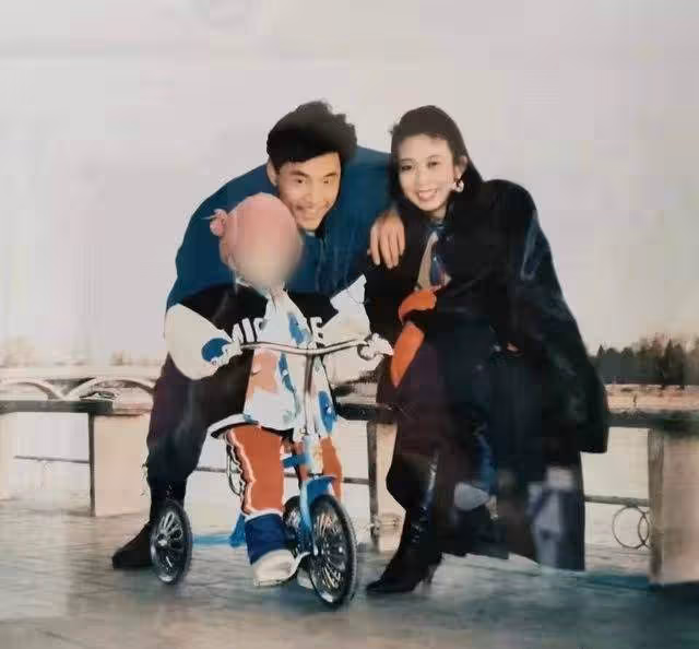 曝63歲於榮光與妻子離婚!前妻申請凍結五千萬財產,35年婚姻結束