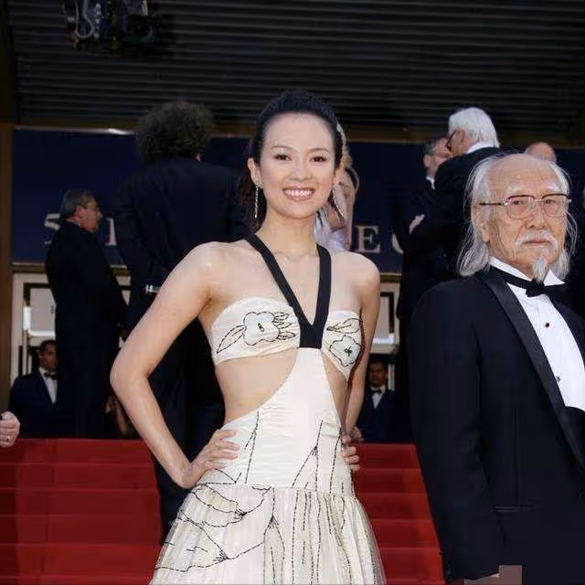 紙片人對豐滿女,章子怡瘦成閃電,趙奕歡豐滿撩人,誰才是你的菜