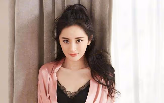 紙片人對豐滿女，章子怡瘦成閃電，趙奕歡豐滿撩人，誰才是你的菜