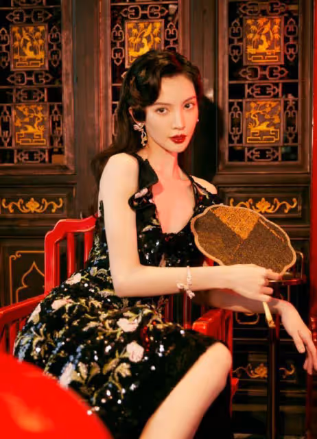 紙片人對豐滿女,章子怡瘦成閃電,趙奕歡豐滿撩人,誰才是你的菜