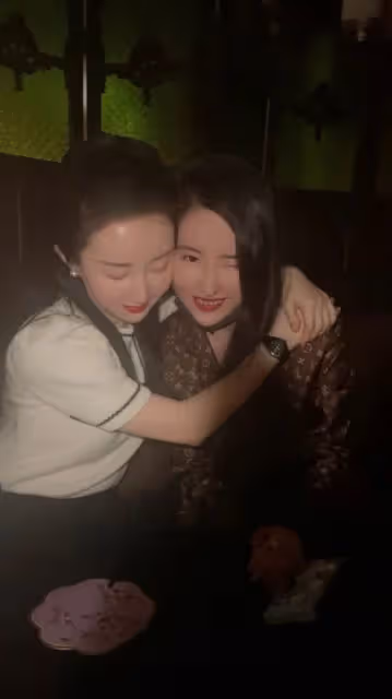 劉亦菲舒暢同框合影，因暴漏天仙牙齦被罵慘，舒暢，咱不背這個鍋
