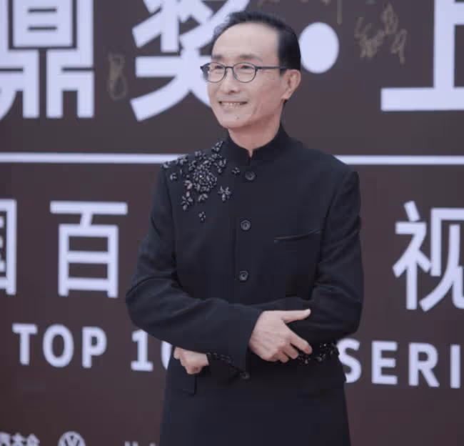 華鼎獎現場星光黯淡:流量僅剩任嘉倫,朱珠產後穿露背裙身材火辣