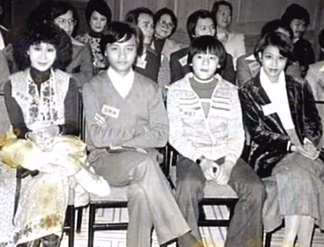 她是全國知名演員，親哥與獨子相繼離世，五年時間滿頭黑髮變白髮