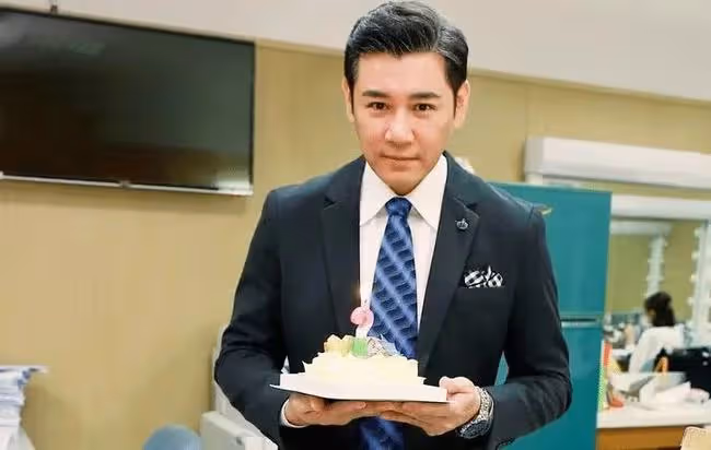 恭喜!47歲男星終於將當爸,捧36歲妻子孕肚笑容滿面,結婚剛2月