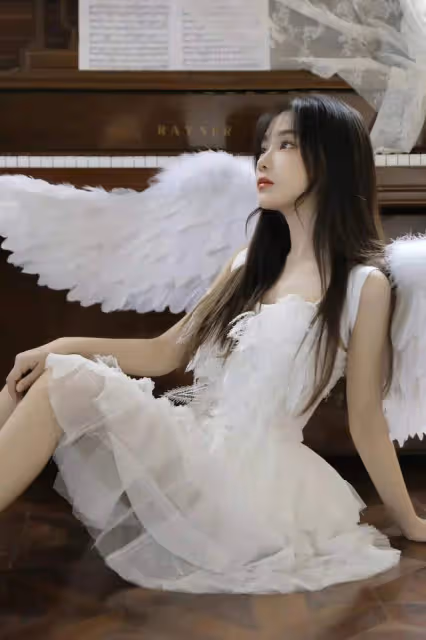 24歲女星自曝遭隊友霸凌!被辱罵詆毀甩臉色,表面親密台下冷暴力
