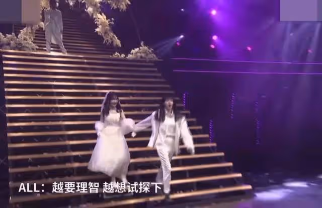 24歲女星自曝遭隊友霸凌!被辱罵詆毀甩臉色,表面親密台下冷暴力