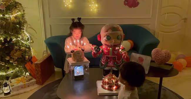章子怡曬全家福替小女兒慶生,兒子側顏超可愛,繼女高顏值搶鏡