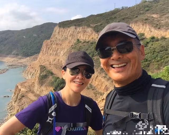 周潤發劉嘉玲的友誼太深厚，結婚多年仍一同遊山玩水，太羨慕了！