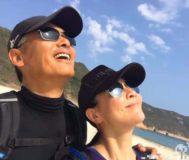 周潤發劉嘉玲的友誼太深厚，結婚多年仍一同遊山玩水，太羨慕了！